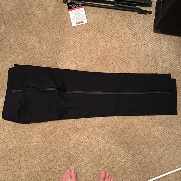 100% Wool Jos. A. Banks Traveler Tuxedo - Picture 9 of 12